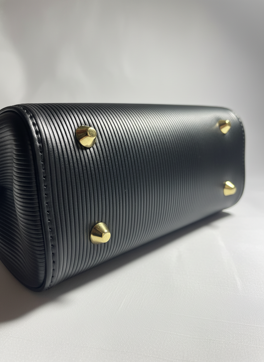 Elegant Black Textured Handbag – Premium Gold Hardware