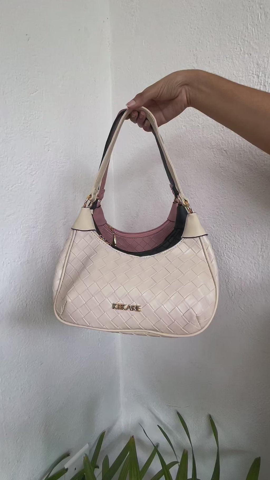 Chic Woven Shoulder Bag: Elegant & Versatile Handbag